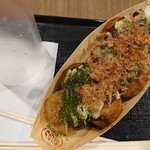 築地銀だこ - たこ焼き8個590円と魔法のコップ