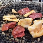 炭火焼肉 ホルモン やまと - 焼きま～す。