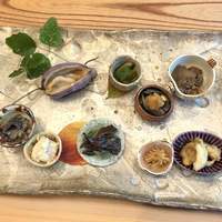 柚木元 - ●八寸
                      キノコ尽くしでかなり楽しめました(o^^o)
                      調理方法が素晴らしいのでキノコ本来の苦味が
                      気にならなかったです。
                      誰が食べても美味しいと思います。