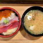 玄海寿司 本店 - 四色丼 ¥960