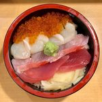 玄海寿司 本店 - 四色丼 ¥960