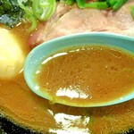 横浜ラーメンとんこつ家 - このスープ！旨し！