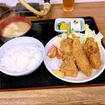 十八番 - ミックスフライ定食。アジ、串カツ、牡蠣。¥880。