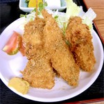 十八番 - ミックスフライ定食。アジ、串カツ、牡蠣。¥880。