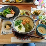 給い物屋 カフェ 笑み - ねばねば丼定食