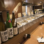 Kakiya Urara - 日本酒常備30種以上・夏酒も続々入荷中！！純米を中心に本醸造・特別本醸造・特別純米・純米大吟醸・純米吟醸・吟醸などを取り揃えております。不定期ではありますが「十四代」「田酒」「飛露喜」「獺祭」「而今」などの人気のお酒も入荷しております。
      
      