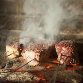希少な“炉窯”で焼き上げるステーキ