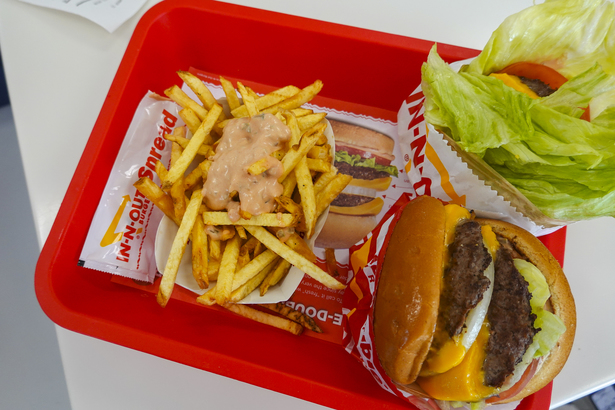 IN-N-OUT BUGER 3102 Sports Arena Blvd. (インアンドアウト IN-N-OUT BUGER 3102 Sports Arena Blvd. (インアンドアウト
