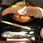 高屋敷肉店 - カブリつきステーキ丼980円