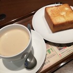 Ueshimakohiten - 厚切りトーストのモーニングセット(リッチミルク紅茶で)￥４２０