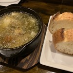 MILLE FIORI - カマンベールチーズのアヒージョ バケット2ケ付（￥800）