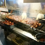 一口吃香腸（基隆廟口夜市） - 美味しそう(おいしい)