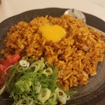 明石焼・焼そば専門店 はち - カレーそばめし！黄身が味をマイルドにします！
