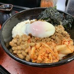 極楽うどん TKU - 韓国風納豆キムチぶっかけうどん（〆ミニごはん付き）（￥890）