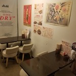 明石焼・焼そば専門店 はち - 店内の奥にテーブル席スペースあります！