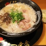 博多一幸舎 - ラーメン　780円