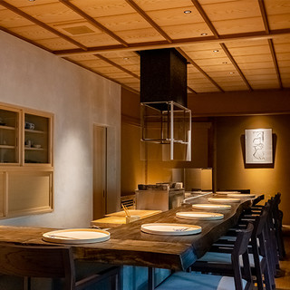 歴史ある建物を改装した風情漂う和空間で、上質な茶懐石を堪能