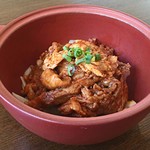 Domestic beef tendon simmered in earthenware pot with sansho pepper