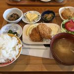 カフェ・アカリ - ワンコインランチ