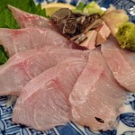 Hakkei Baru Wain To Nihonshu - 神経〆石鯛の刺身