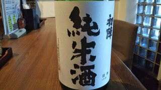 Nihonshu Kafe Ando Soba Yuushuan - 初陣　純米酒