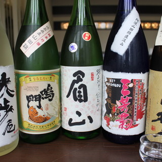 郷土料理とともに徳島の地酒を満喫◆種類豊富で飲み比べも可能