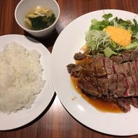 キャトルラパン 北梅田 - ステーキ、ライス、スープのセット