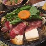 やまに会館 - 肌寒い日にぴったり飛騨牛のすき焼き。