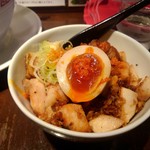らーめん 鶏喰 - 味玉乗せ激辛がけ