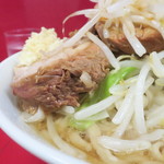 ラーメン二郎 - 豚の厚み