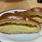パネッテリア・カワムラ - ブリオッシュのクリームパン¥240