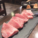 牛たん屋 BERO - すごく上質なタン
時間をおいたら脂が自然に溶けるくらい