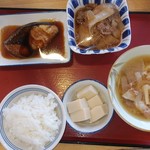 富山上袋食堂 - ぶりの照焼き・高野豆腐・肉じゃが・ご飯小・豚汁