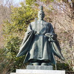 たねや日牟禮茶屋 - 豊臣秀次公の銅像があります