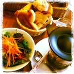 けやき坂ベーカリー - サラダとパンと紅茶