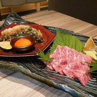 焼肉㐂舌 南船場 - 和牛赤身の刺身仕立てと和牛ハラミのたたき