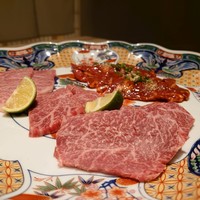 焼肉㐂舌 南船場 - 赤身盛り合わせは いちぼ、さんかく、はねしたとタレハラミ