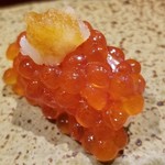 鮨匠 のむら - (24)筋子(北海道産)
      海のTKG、筋子はのむら特製出汁醤油に30秒潜らせてあります。
      プリプリで鮮度が良く、味わいも濃い！
      いつも抜群に美味しい♪