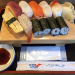 Takasago Sushi - にぎり700円