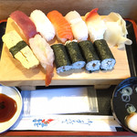 Takasago Sushi - にぎり700円