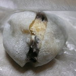 薄い皮と粒あん、真ん中にモカクリーム