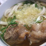 お食事処 ゲコとっつぁん - まぐろ角煮うどん小（３００円）　★★★☆☆