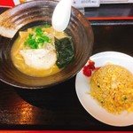 お食事処麺匠夢屋 - ハーフ&ハーフセット（700円）