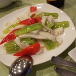 中国料理 養源郷 - 烏賊と野菜の炒め物：青い野菜が良い食感
