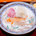 東山 吉寿 - お造り 滋賀県琵琶湖の鯉の洗い、 福井県和芥子の酢味噌、 針生姜