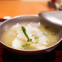 東山 吉寿 - お椀 吉野の本葛を塗したアコウ、 生の白木耳