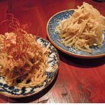 ハタケマメヒコ飯店 - 切干大根のハリハリ（左）、もやしの炒め煮