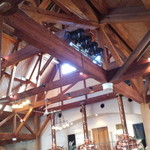 ダニエルハウス - 天井が高くて開放的な店内