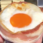 焼き立てパン工房 タツヤ - ベーコンエッグ
