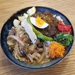 Kumeys - 阿蘇あか牛カレー＆スパイスカレーフォー